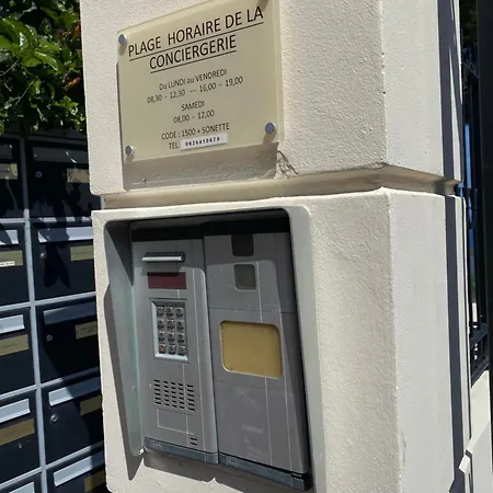, Piscine Aux Portes De Monaco *